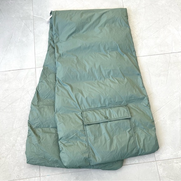 FABLETICS NWT Unisex Smoke Green Large Pockets Lightweight Nylon Puffer Scarf - Picture 8 of 16